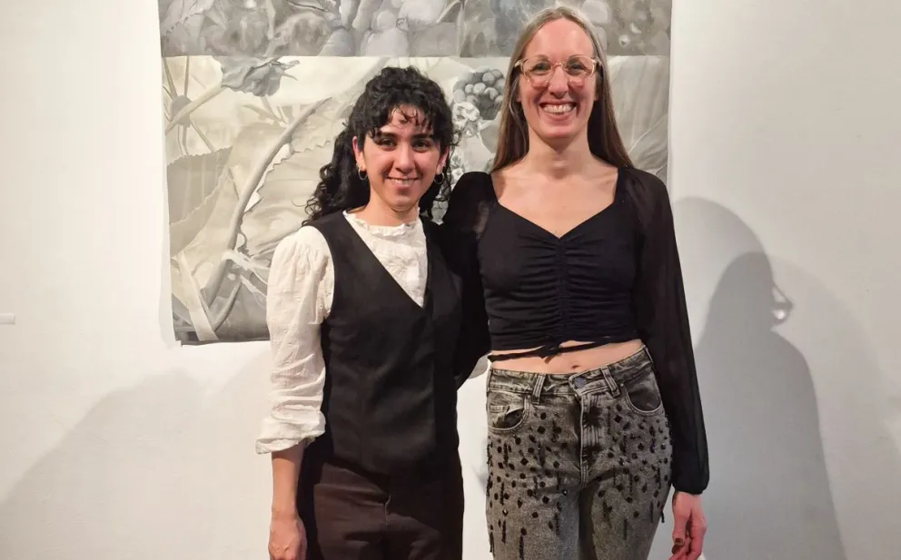 La artista maragata Celeste Surace (izquierda) junto con su par de La Plata, Julieta Roark (derecha). Fotos gentileza. 