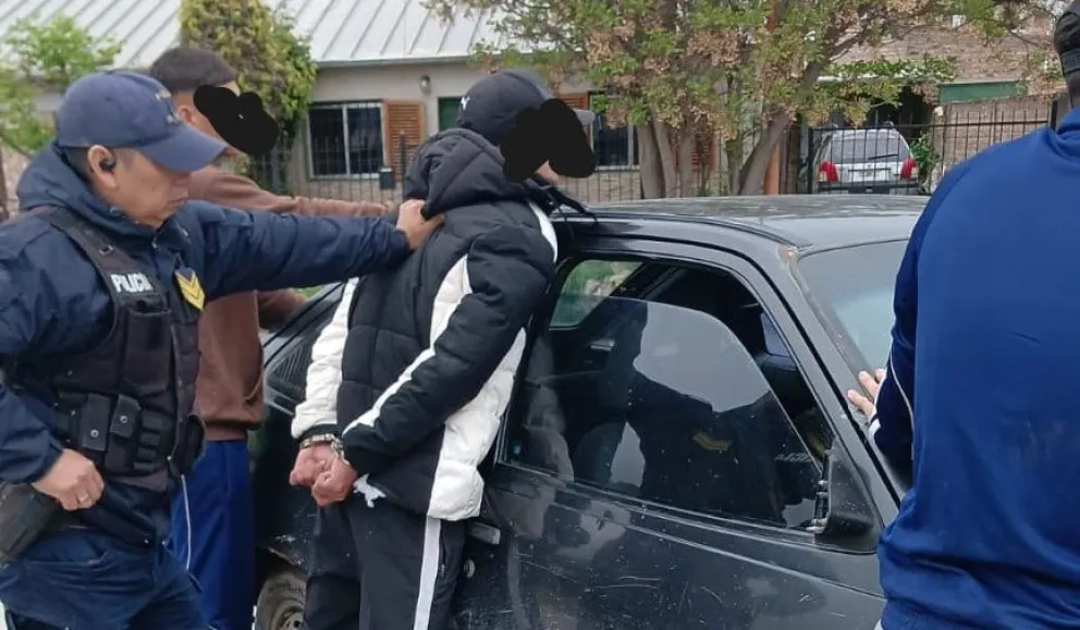 Viedma: una rápida intervención policial permitió aprehender a tres personas tras un robo. Foto: Policía de Río Negro. 