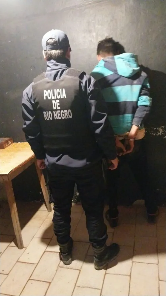 Un hombre de 26 años fue detenido en Las Grutas durante un operativo preventivo de la Comisaría 29ª. 