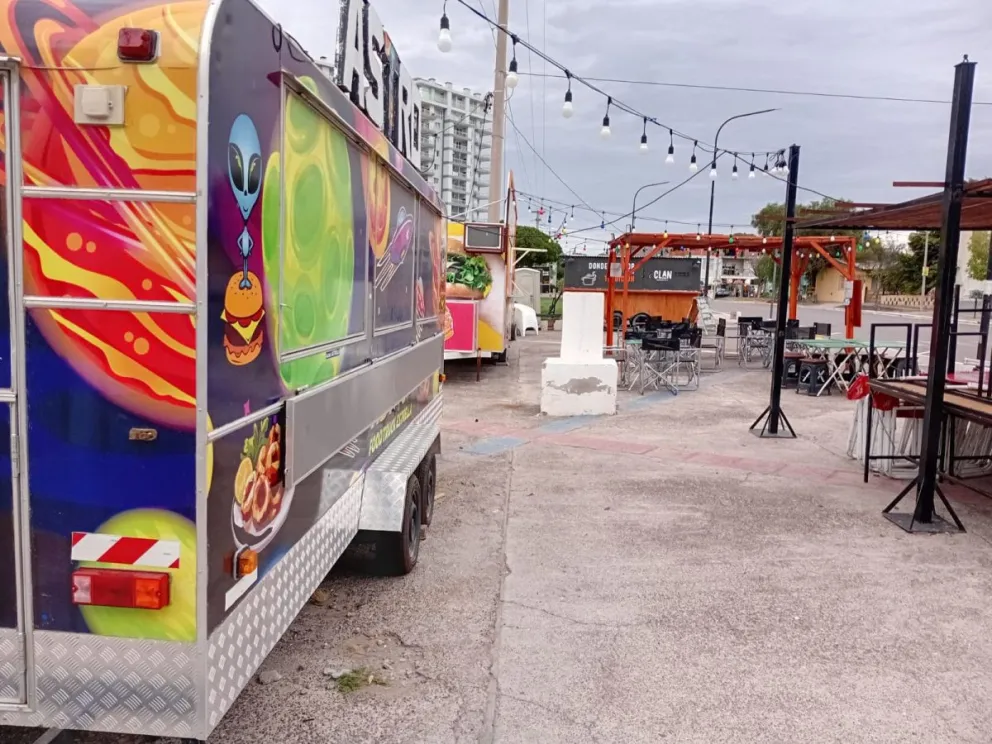 Los carros gastronómicos que ya trabajaron en la última temporada no irán a licitación, para reconocer su trayectoria. Fotos: Prensa Municipio de San Antonio Oeste.