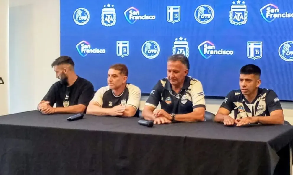 Fabián Enríquez destacó el crecimiento del rival y el respaldo de los cerca de 4.000 hinchas albinegros que acompañarán al equipo. Foto Elio Gastón Diaz

