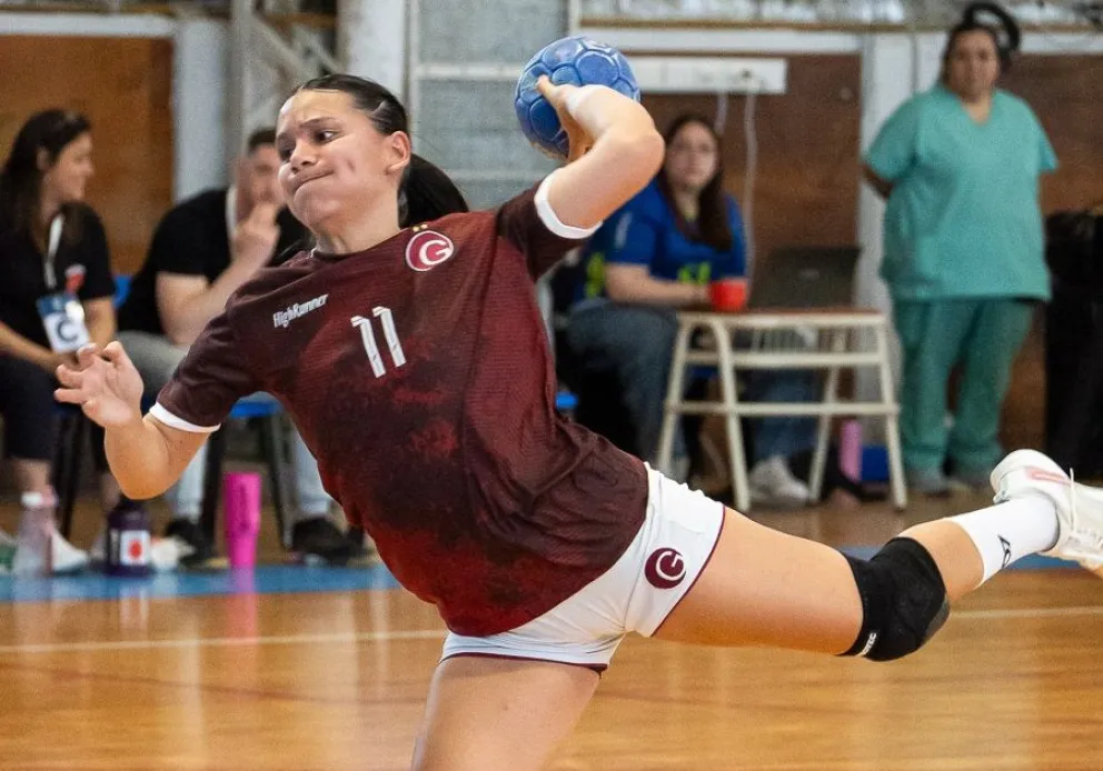 Partido bravo para las "gigantes". Fotos Gonzalo Pacheco CAH.