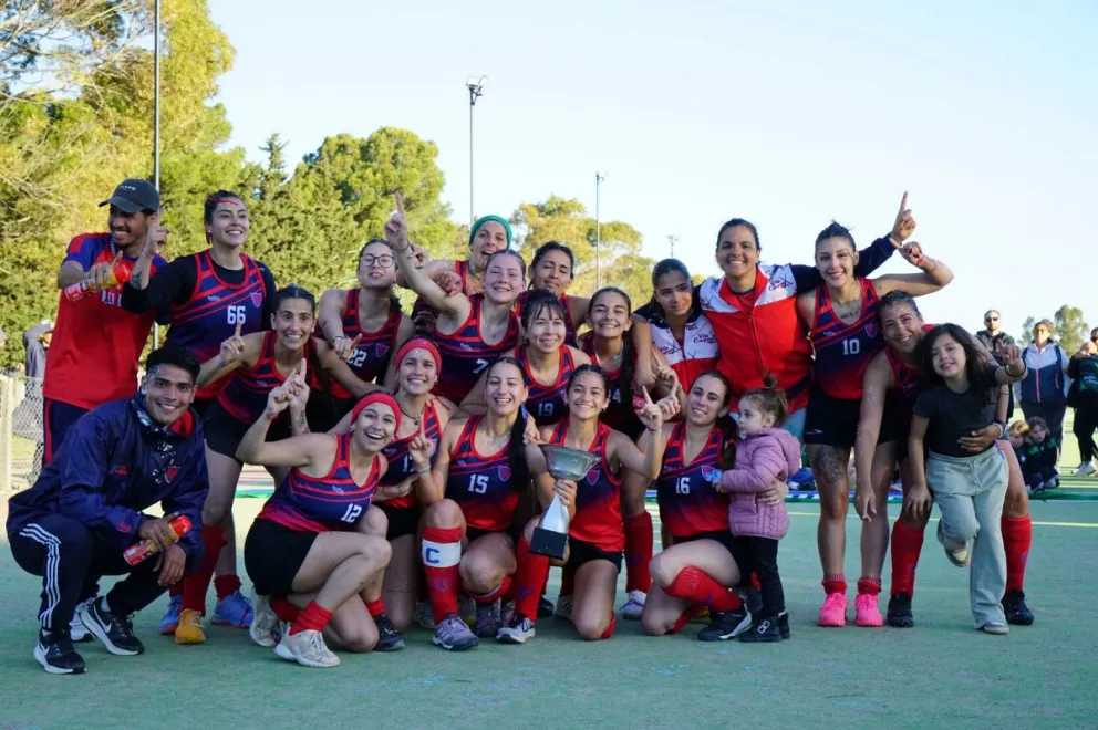 El conjunto rojo se quedó con cuatro títulos en las finales del hockey. 