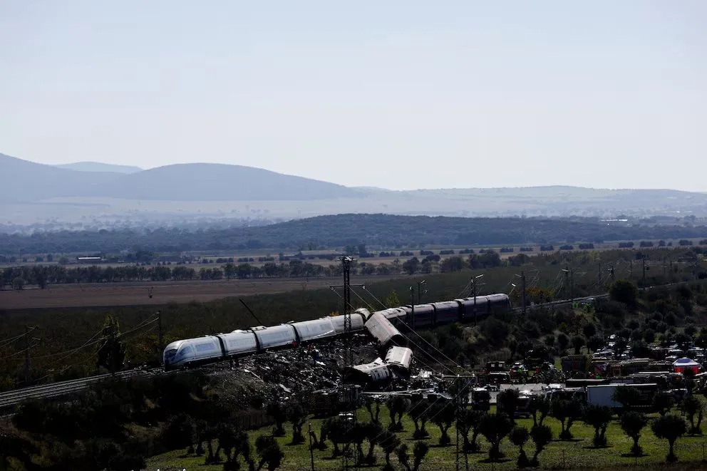 El choque entre dos trenes dejó al menos 68 muertos y más de 100 heridos.