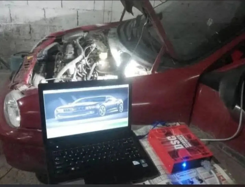 Parte de lo sustraído en el taller mecánico cuando los intrusos ingresaron por una reja. Foto gentileza.