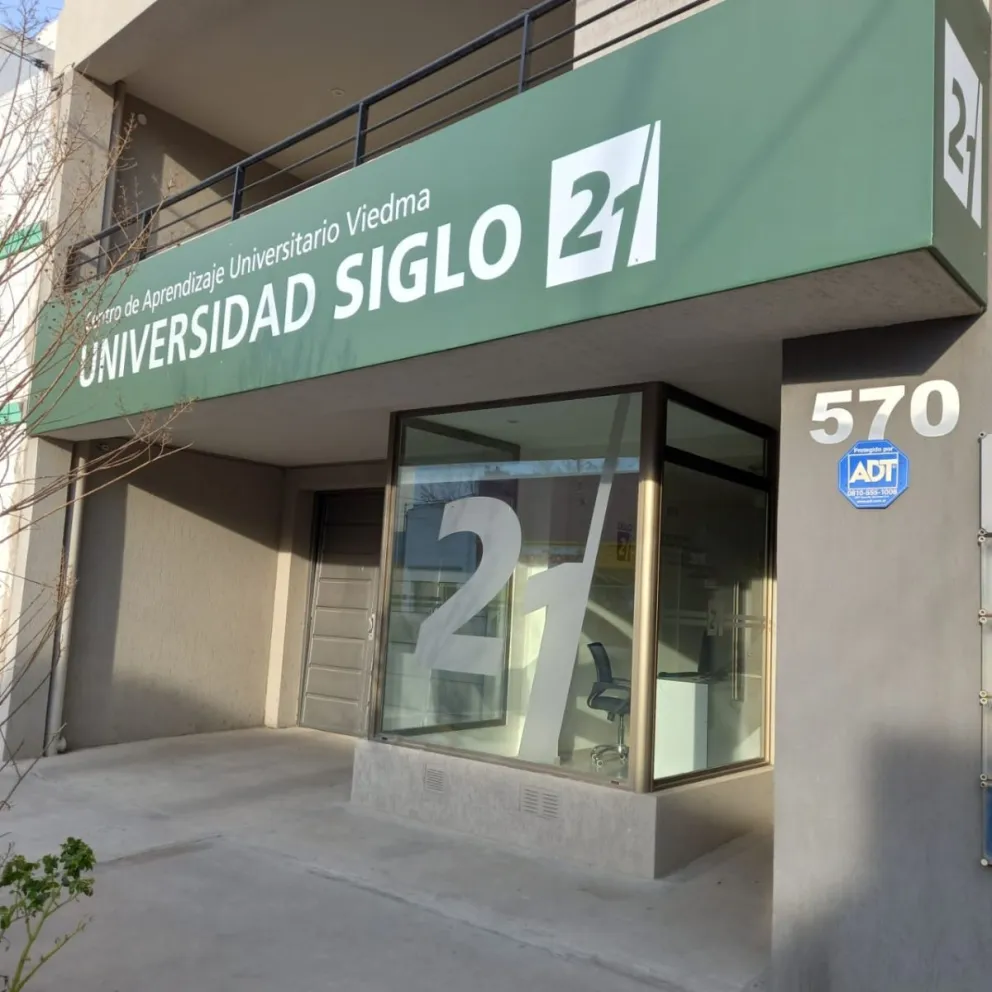 Universidad Siglo XXI y un abanico de propuestas en Álvaro Barros 570.