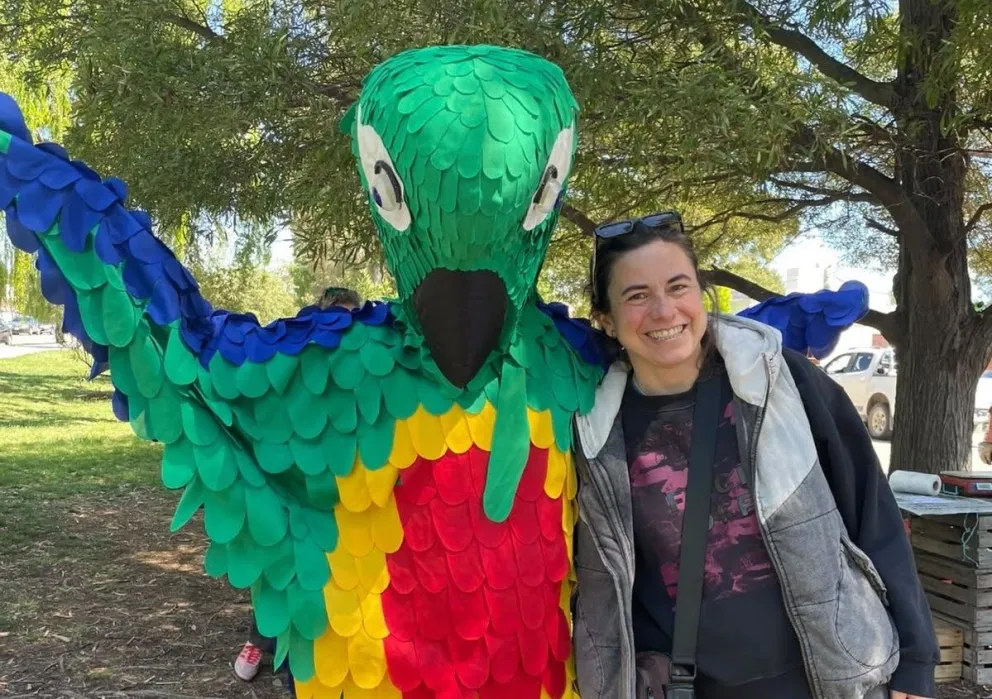 Los loros barranqueros están de fiesta en El Cóndor. Fotos Facebook Club de Observadores de Aves (COA). 